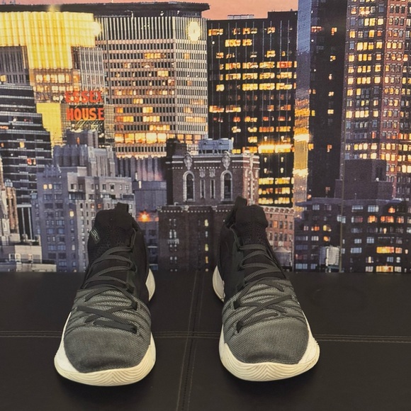 Men's Under Armour Curry 5 size 8.5 good condition. - Picture 4 of 6